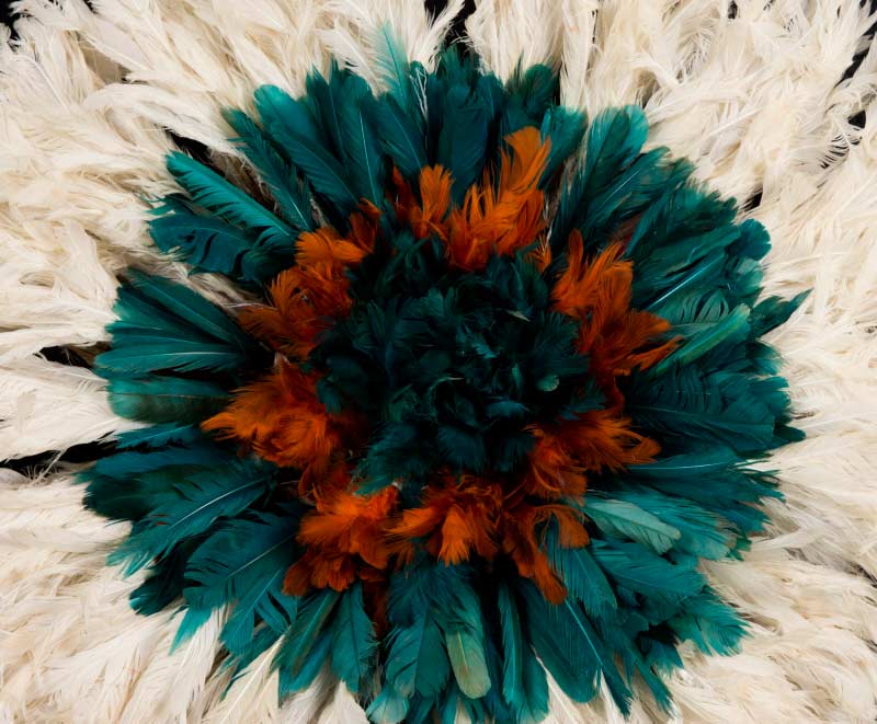 Juju Hat Coiffe de cérémonie Bamileke Aka Plumes blanc cameroun Ø 55cm